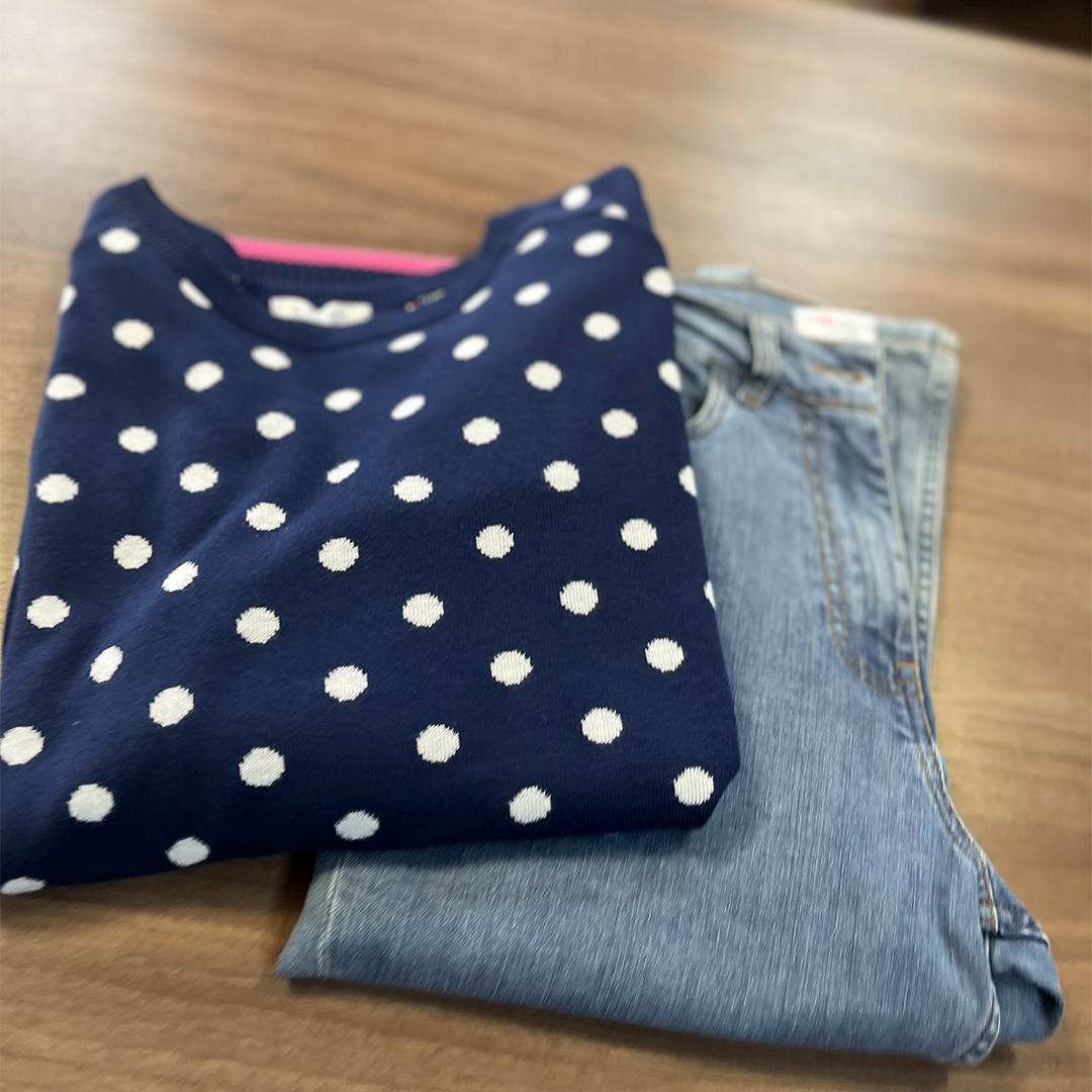 Pull &agrave; pois avec jean